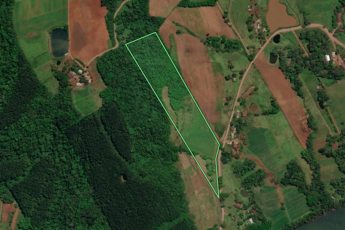 Imagem de satélite do imóvel rural em Mondaí (SC), com o contorno declarado no CAR desenhado por cima.