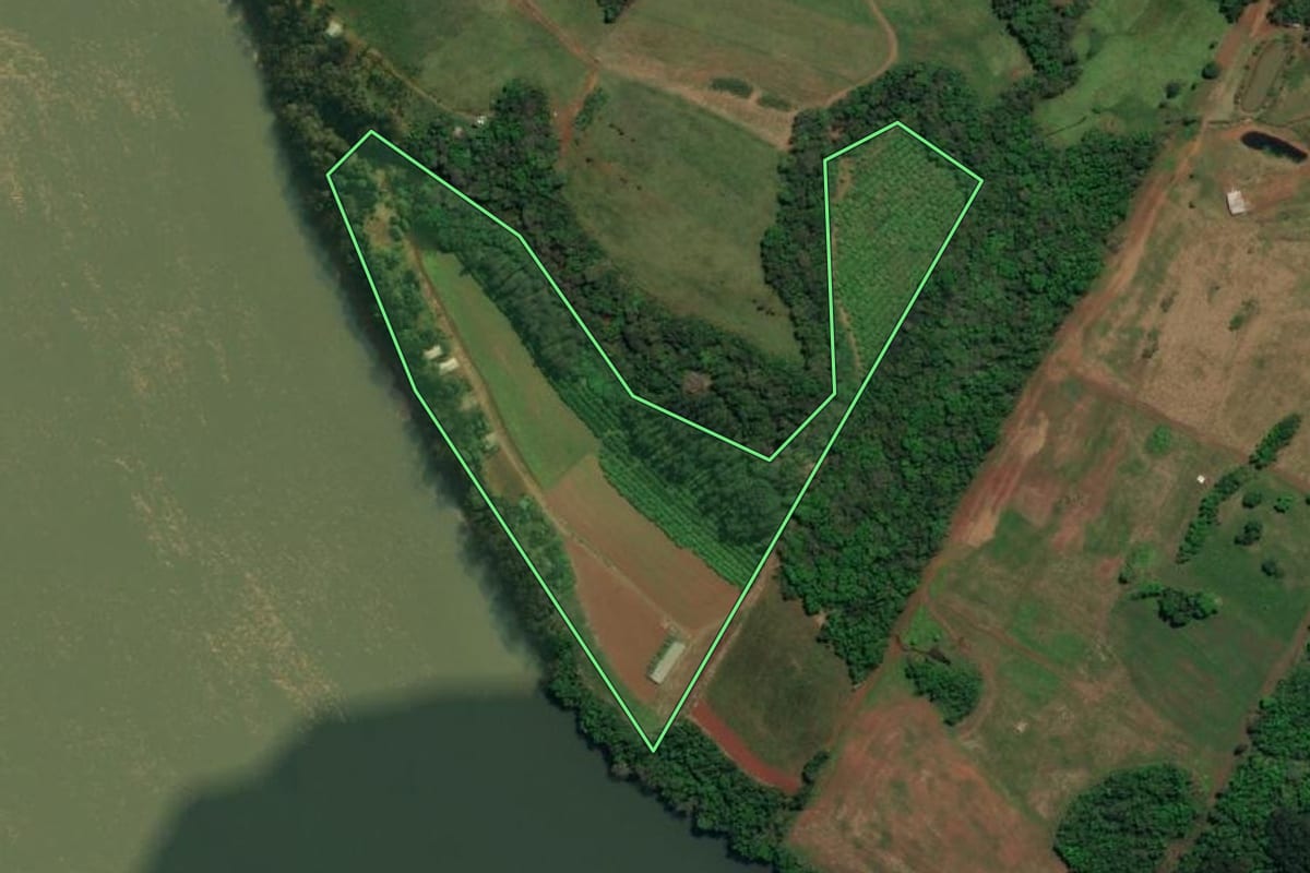 Imagem de satélite do imóvel rural em Mondaí (SC), com o contorno declarado no CAR desenhado por cima.
