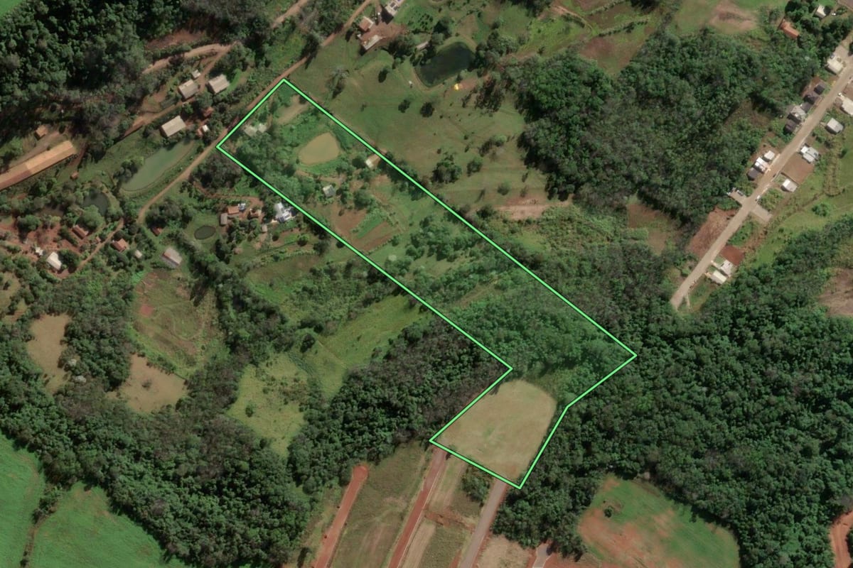 Imagem de satélite do imóvel rural em Mondaí (SC), com o contorno declarado no CAR desenhado por cima.