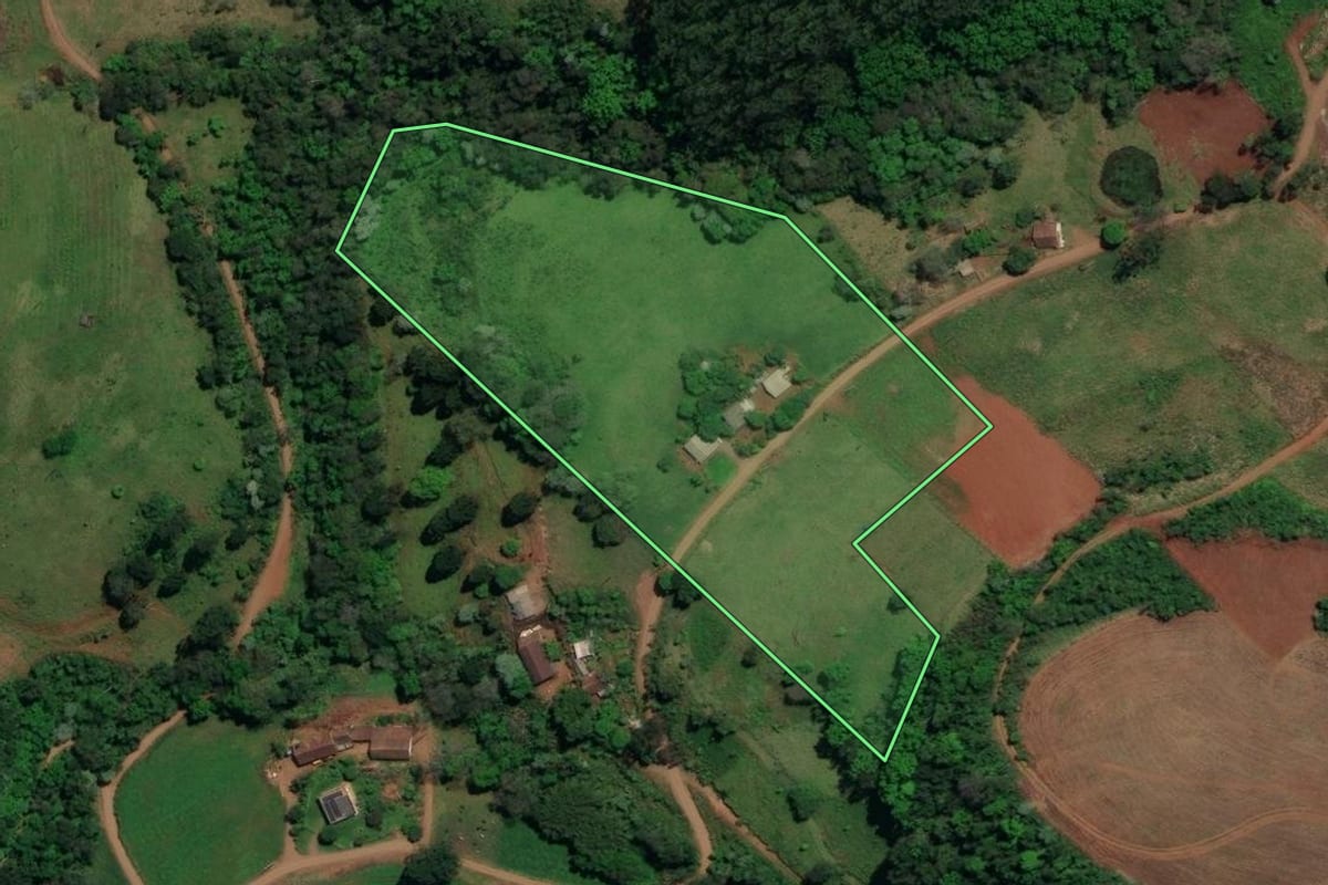 Imagem de satélite do imóvel rural em Mondaí (SC), com o contorno declarado no CAR desenhado por cima.