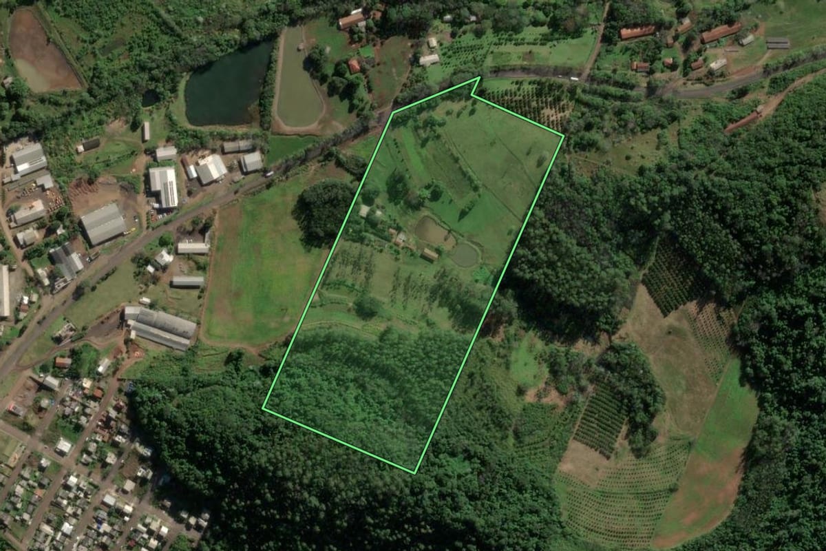 Imagem de satélite do imóvel rural em Mondaí (SC), com o contorno declarado no CAR desenhado por cima.