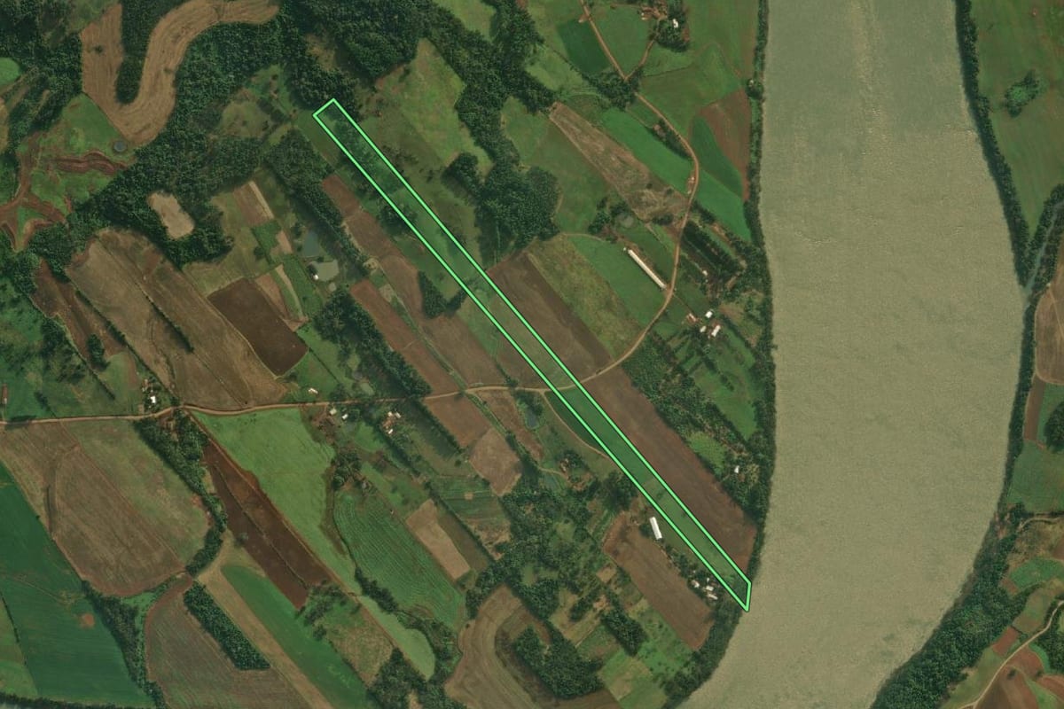 Imagem de satélite do imóvel rural em Mondaí (SC), com o contorno declarado no CAR desenhado por cima.