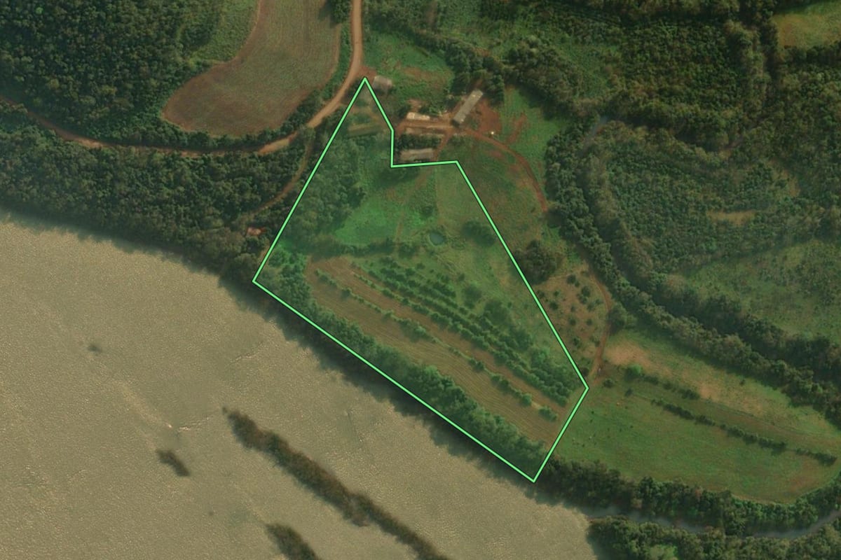 Imagem de satélite do imóvel rural em Mondaí (SC), com o contorno declarado no CAR desenhado por cima.
