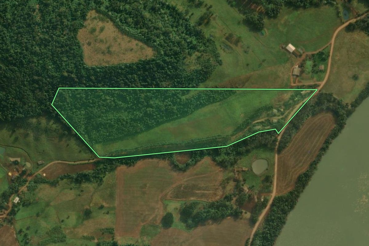 Imagem de satélite do imóvel rural em Mondaí (SC), com o contorno declarado no CAR desenhado por cima.