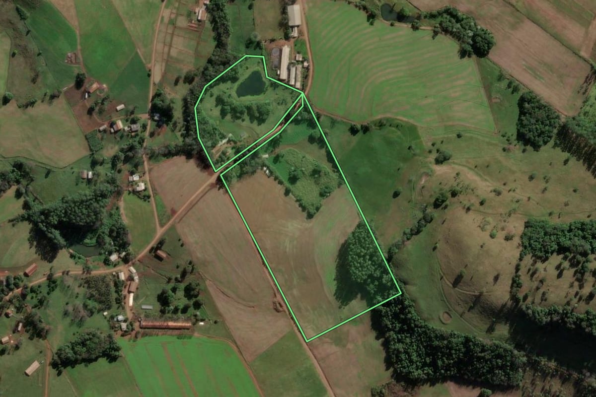 Imagem de satélite do imóvel rural em Mondaí (SC), com o contorno declarado no CAR desenhado por cima.