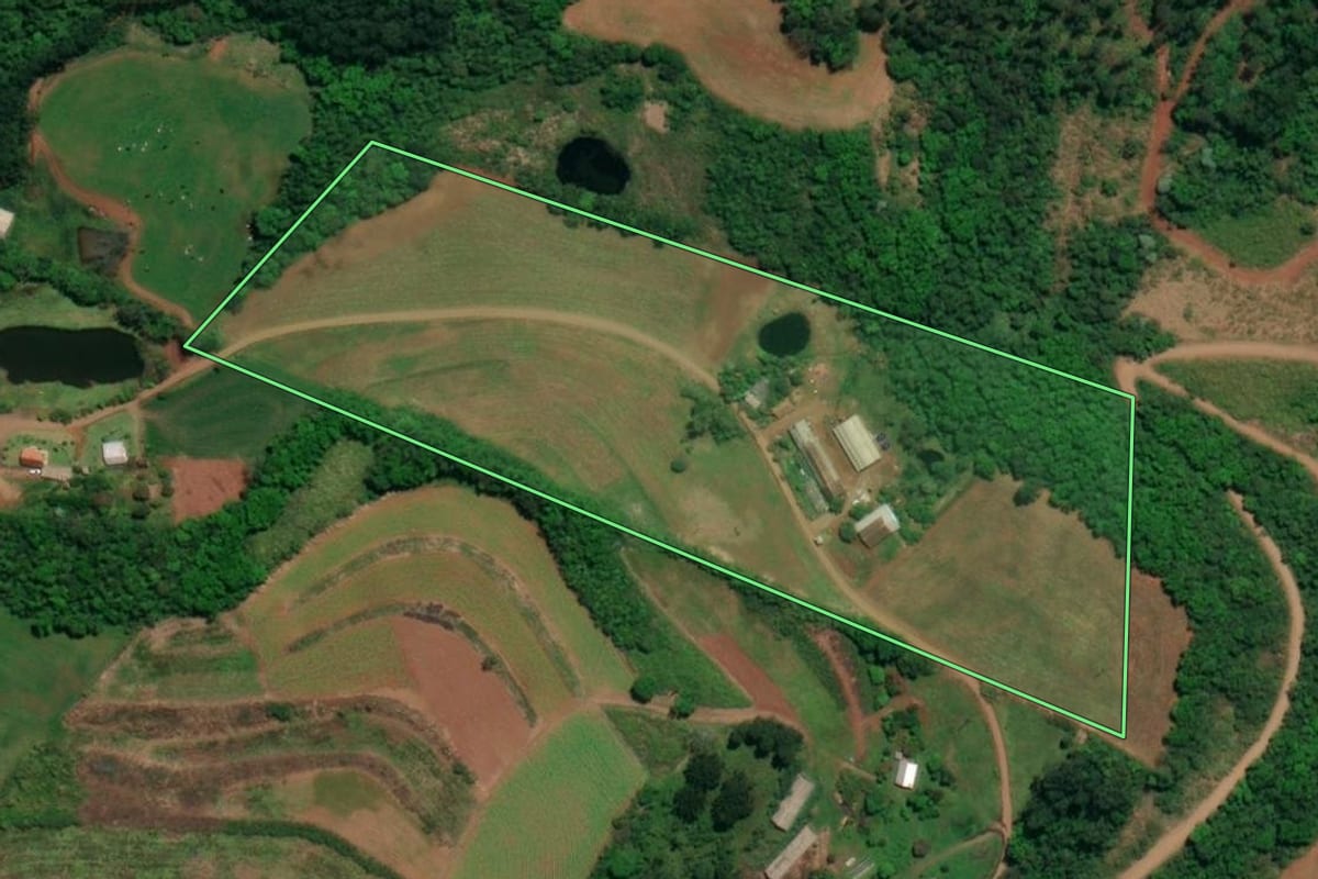Imagem de satélite do imóvel rural em Mondaí (SC), com o contorno declarado no CAR desenhado por cima.