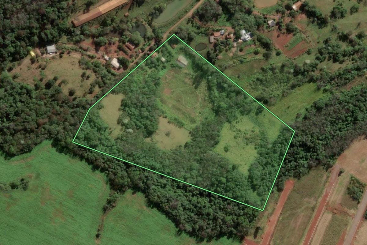 Imagem de satélite do imóvel rural em Mondaí (SC), com o contorno declarado no CAR desenhado por cima.