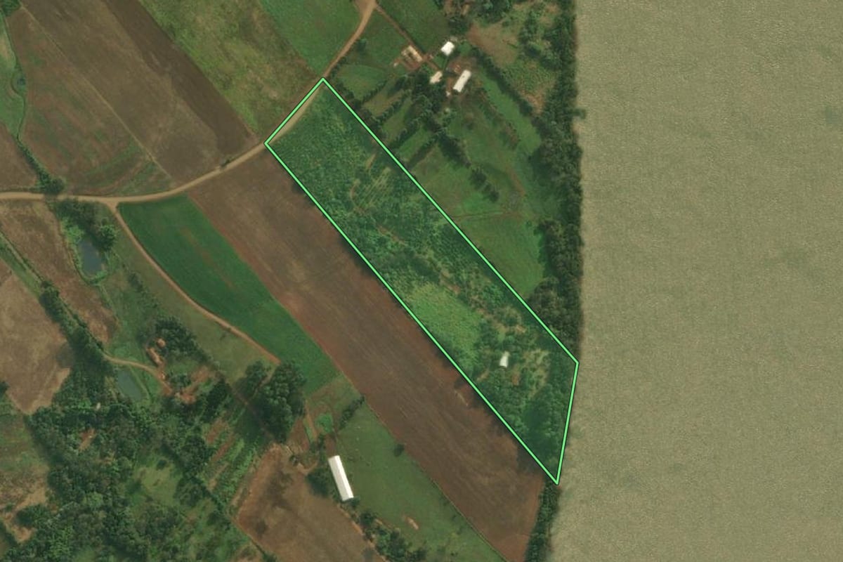 Imagem de satélite do imóvel rural em Mondaí (SC), com o contorno declarado no CAR desenhado por cima.