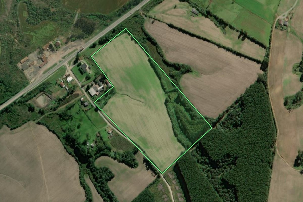 Imagem de satélite do imóvel rural em Monte Castelo (SC), com o contorno declarado no CAR desenhado por cima.