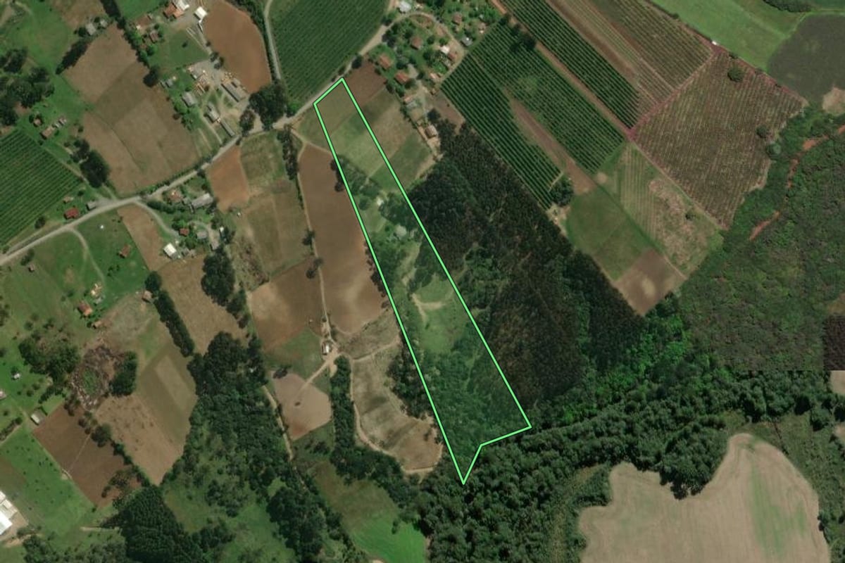 Imagem de satélite do imóvel rural em Monte Castelo (SC), com o contorno declarado no CAR desenhado por cima.