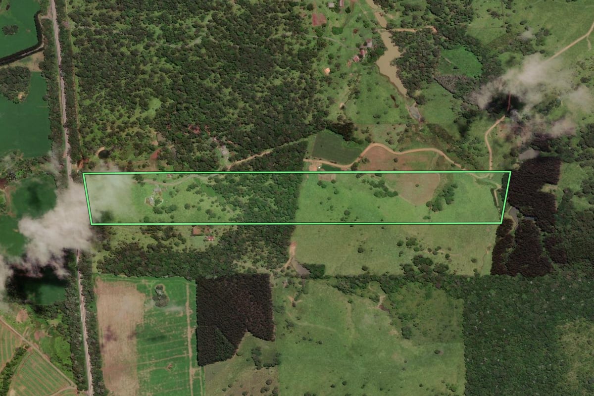 Imagem de satélite do imóvel rural em Monte Castelo (SC), com o contorno declarado no CAR desenhado por cima.
