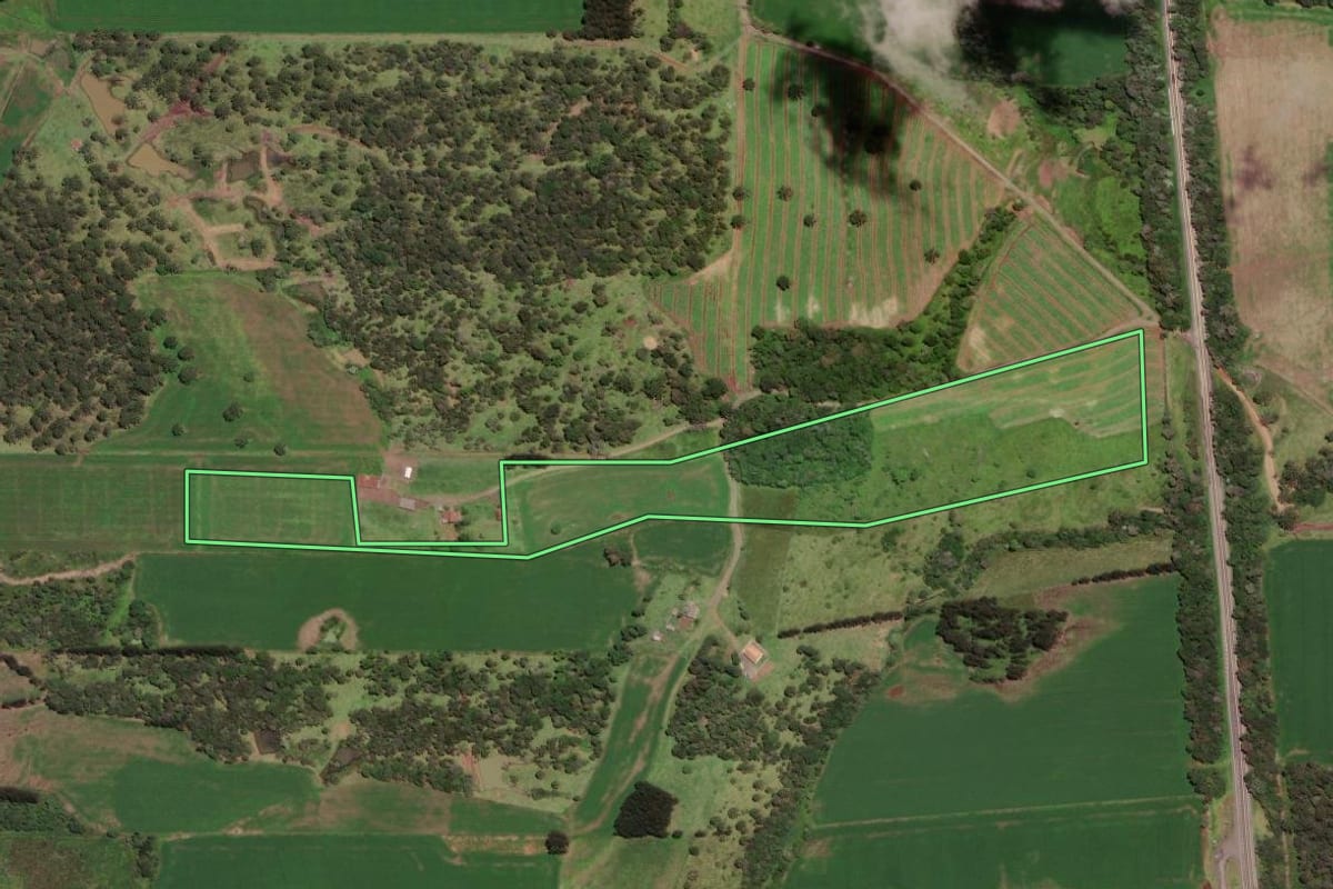 Imagem de satélite do imóvel rural em Monte Castelo (SC), com o contorno declarado no CAR desenhado por cima.