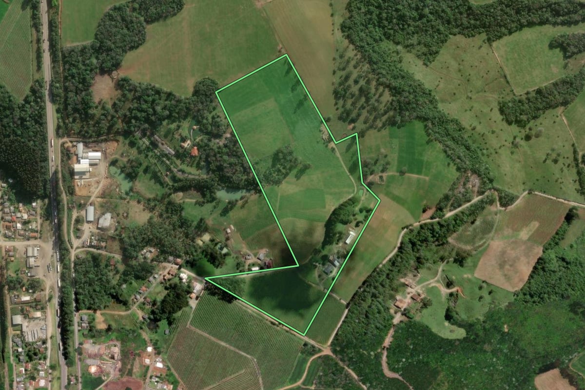 Imagem de satélite do imóvel rural em Monte Castelo (SC), com o contorno declarado no CAR desenhado por cima.