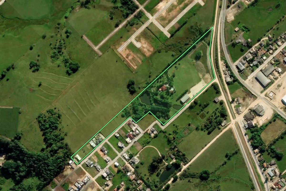 Imagem de satélite do imóvel rural em Morro da Fumaça (SC), com o contorno declarado no CAR desenhado por cima.