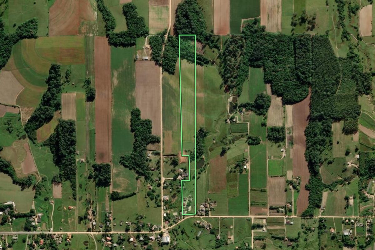Imagem de satélite do imóvel rural em Morro da Fumaça (SC), com o contorno declarado no CAR desenhado por cima.