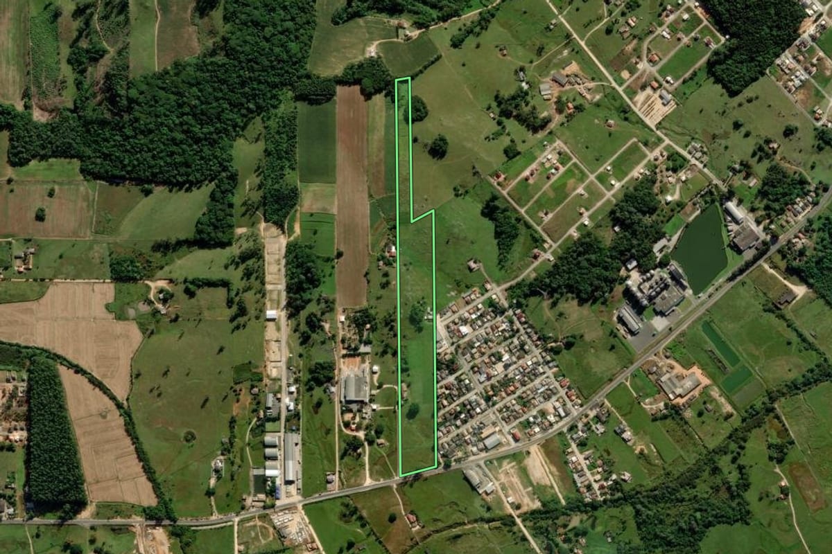 Imagem de satélite do imóvel rural em Morro da Fumaça (SC), com o contorno declarado no CAR desenhado por cima.