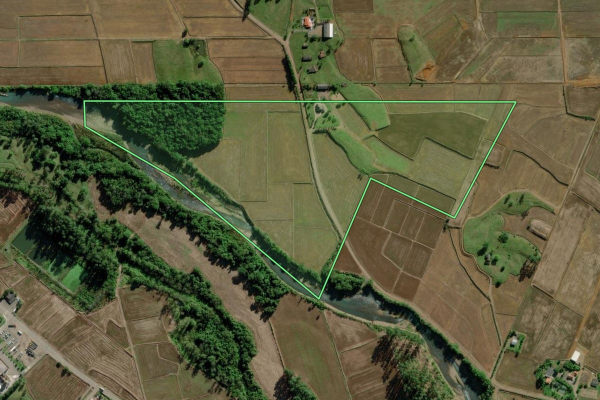 Imagem de satélite do imóvel rural em Morro Grande (SC), com o contorno declarado no CAR desenhado por cima.
