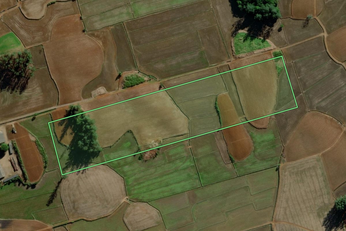 Imagem de satélite do imóvel rural em Morro Grande (SC), com o contorno declarado no CAR desenhado por cima.