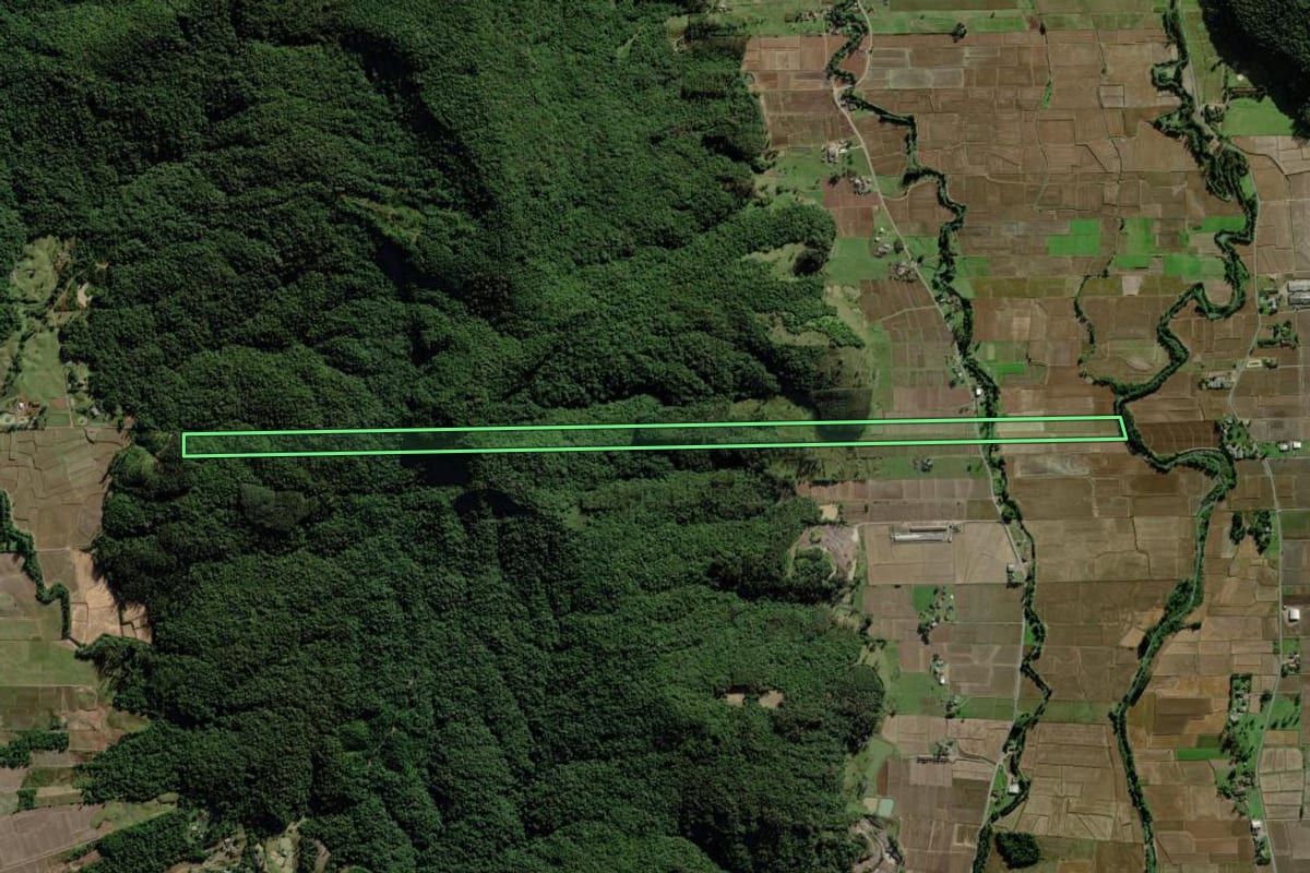 Imagem de satélite do imóvel rural em Morro Grande (SC), com o contorno declarado no CAR desenhado por cima.