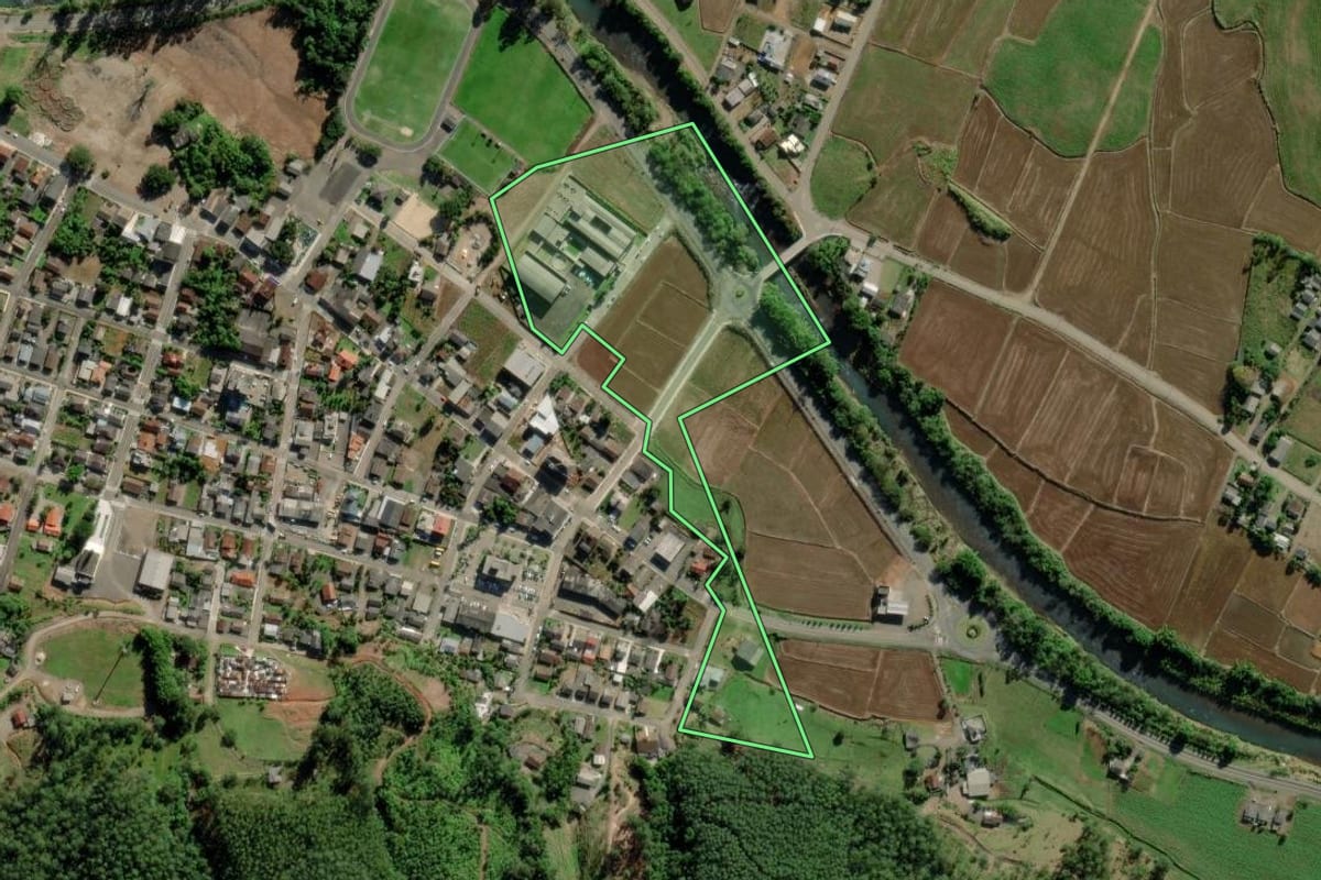 Imagem de satélite do imóvel rural em Morro Grande (SC), com o contorno declarado no CAR desenhado por cima.