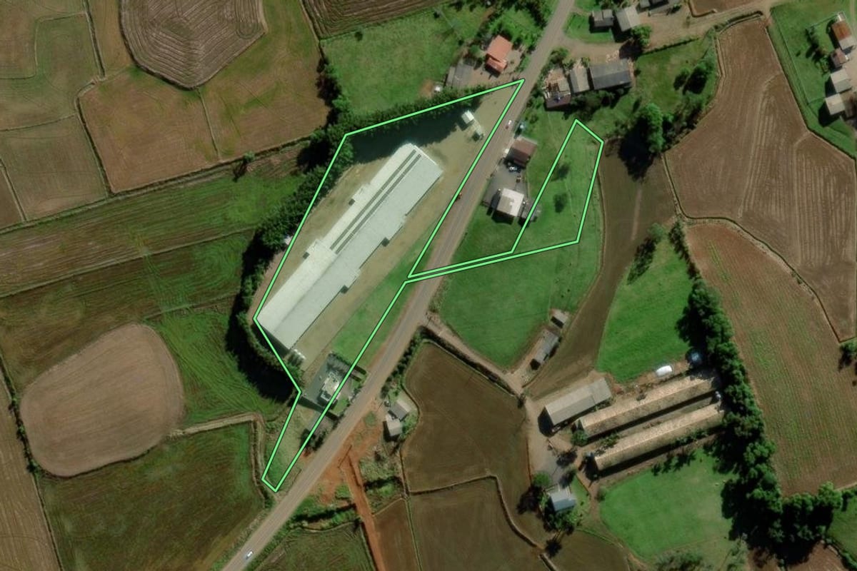 Imagem de satélite do imóvel rural em Morro Grande (SC), com o contorno declarado no CAR desenhado por cima.