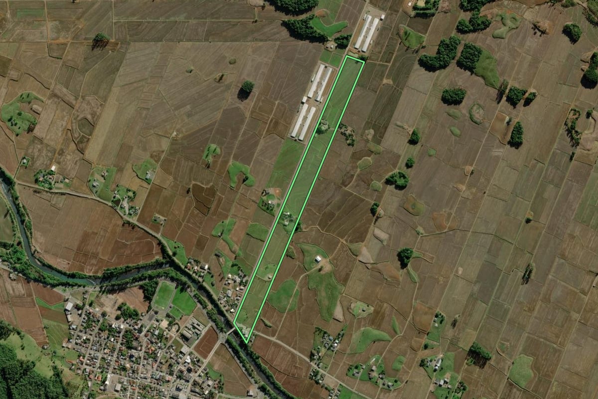 Imagem de satélite do imóvel rural em Morro Grande (SC), com o contorno declarado no CAR desenhado por cima.