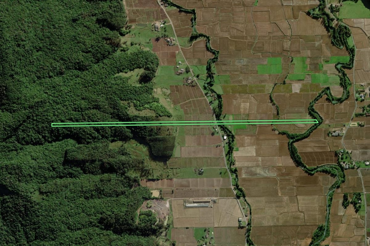 Imagem de satélite do imóvel rural em Morro Grande (SC), com o contorno declarado no CAR desenhado por cima.