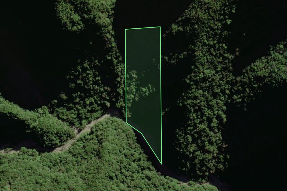 Imagem de satélite do imóvel rural em Morro Grande (SC), com o contorno declarado no CAR desenhado por cima.