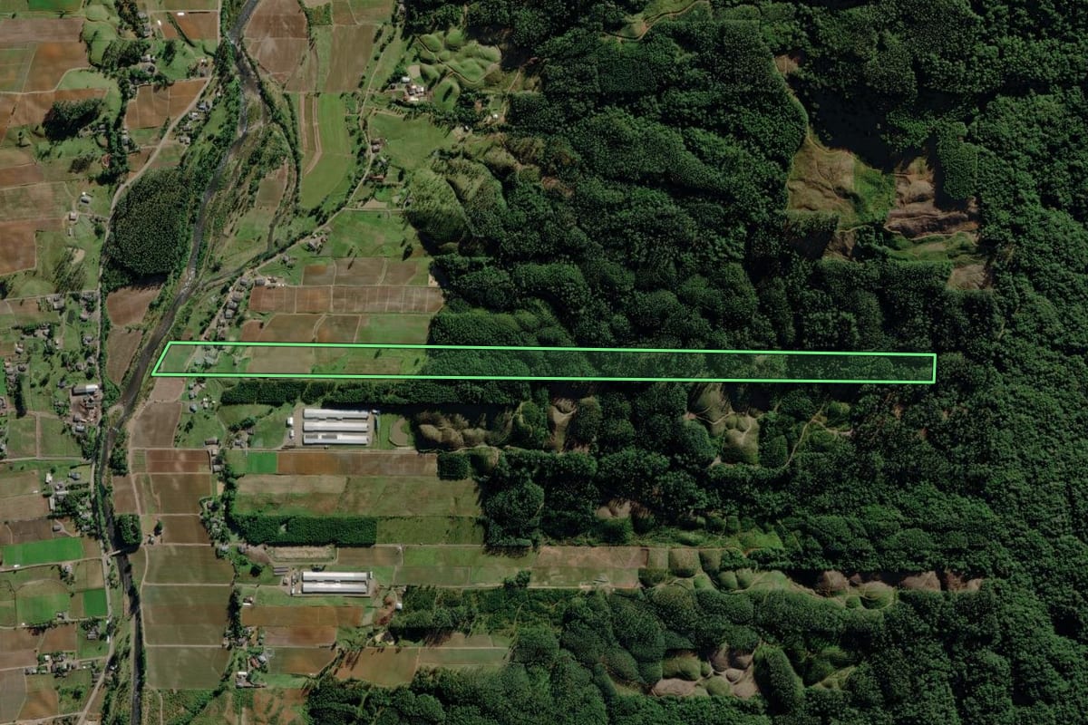 Imagem de satélite do imóvel rural em Morro Grande (SC), com o contorno declarado no CAR desenhado por cima.