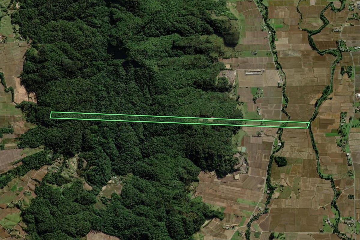 Imagem de satélite do imóvel rural em Morro Grande (SC), com o contorno declarado no CAR desenhado por cima.