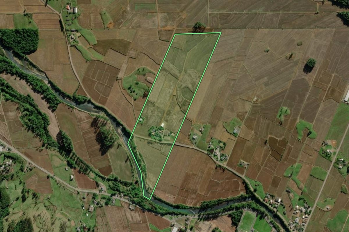 Imagem de satélite do imóvel rural em Morro Grande (SC), com o contorno declarado no CAR desenhado por cima.