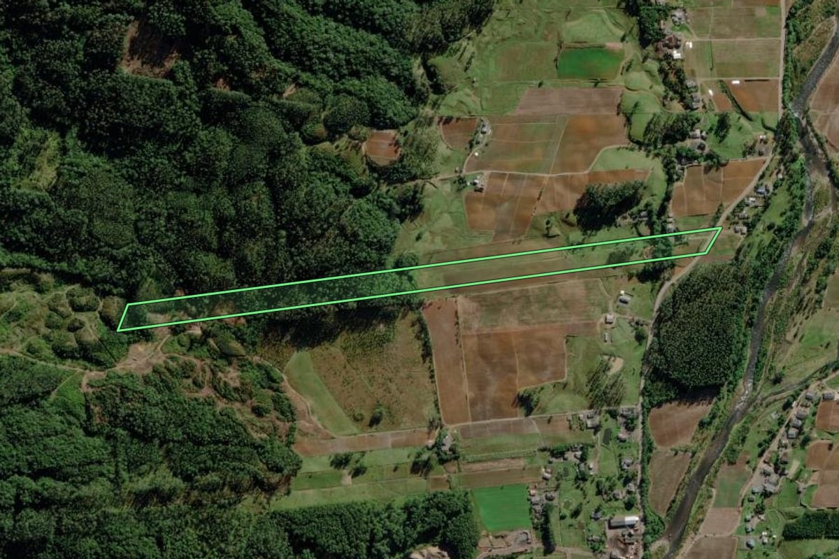 Imagem de satélite do imóvel rural em Morro Grande (SC), com o contorno declarado no CAR desenhado por cima.