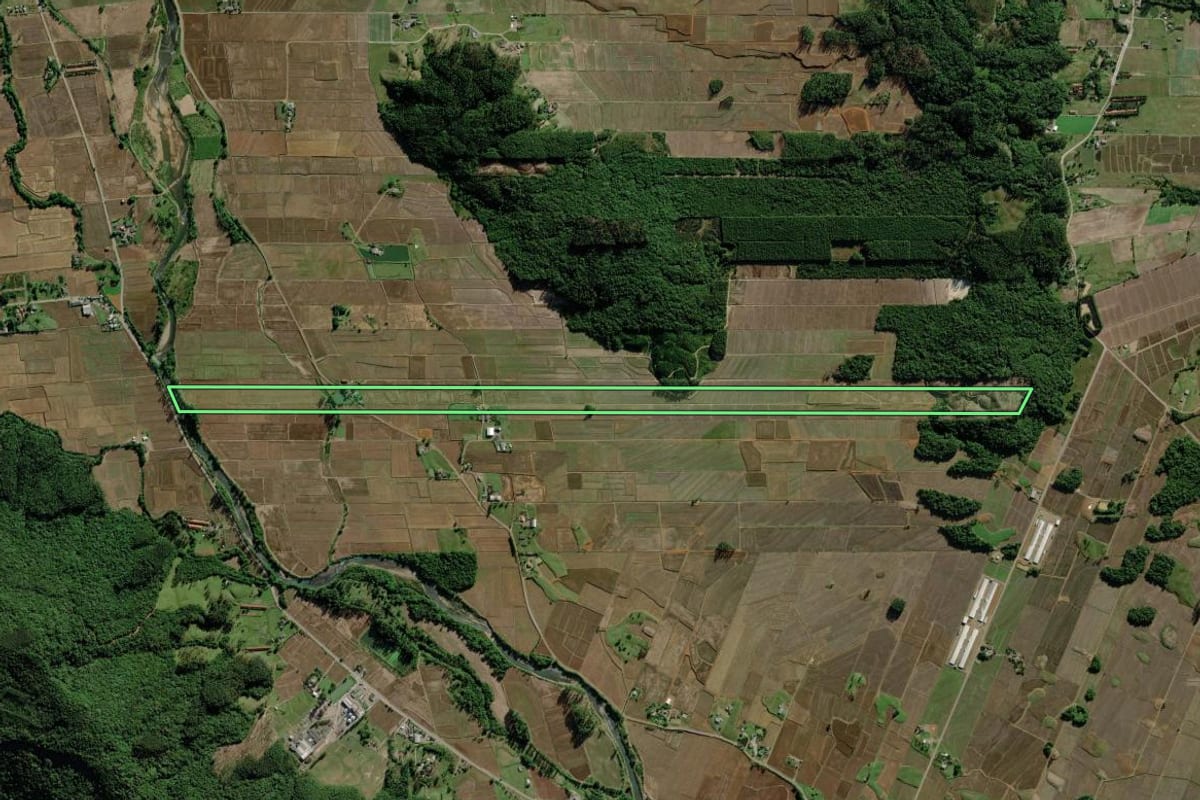 Imagem de satélite do imóvel rural em Morro Grande (SC), com o contorno declarado no CAR desenhado por cima.