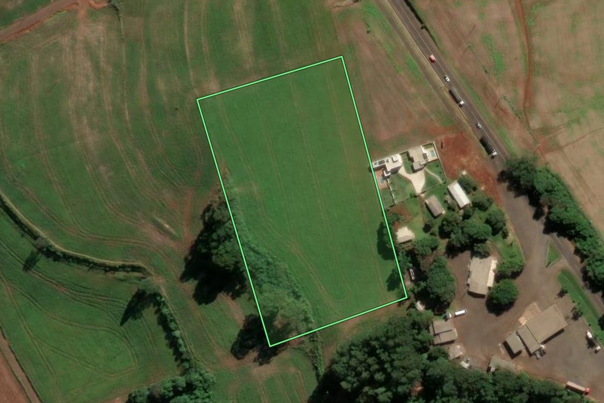Imagem de satélite do imóvel rural em Nova Erechim (SC), com o contorno declarado no CAR desenhado por cima.