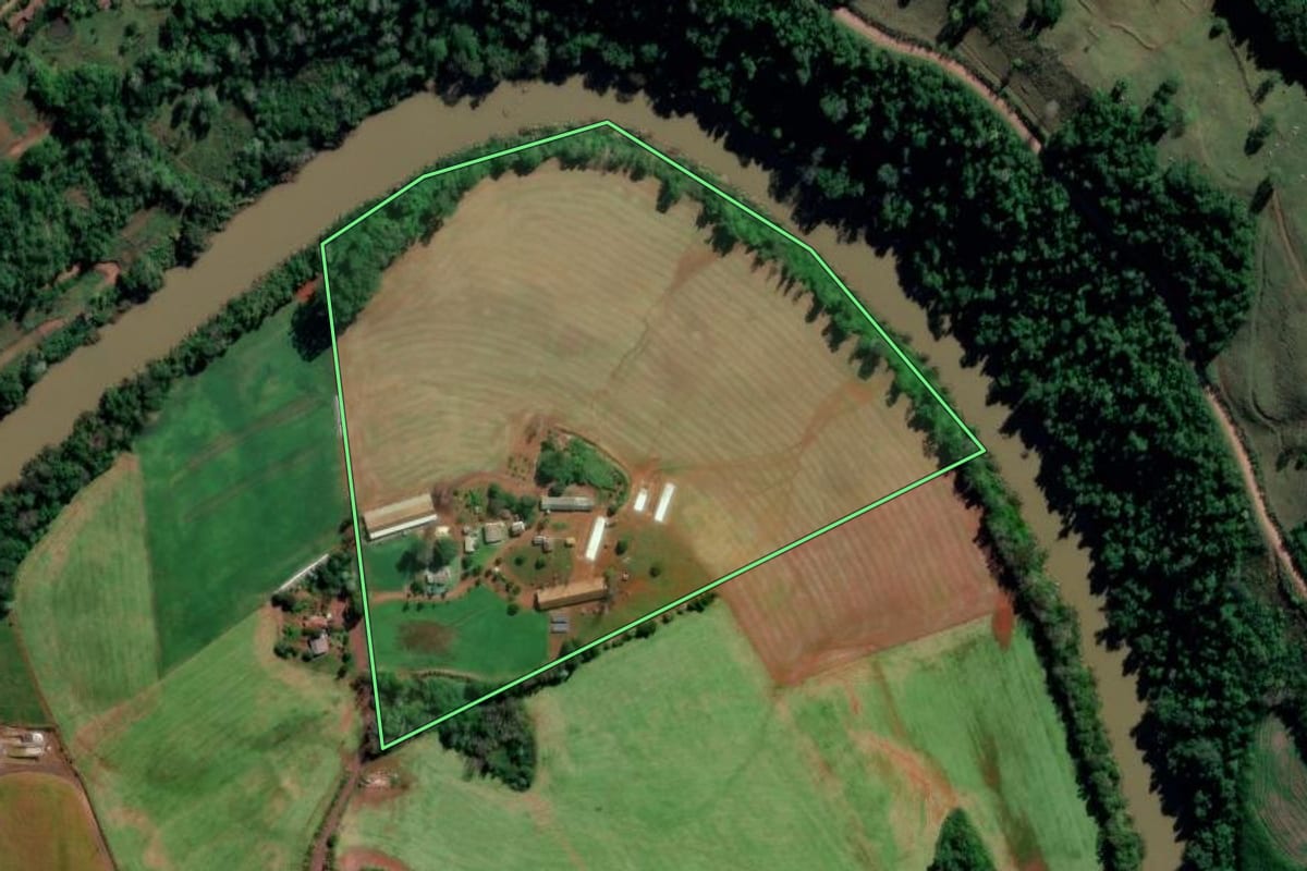 Imagem de satélite do imóvel rural em Nova Erechim (SC), com o contorno declarado no CAR desenhado por cima.