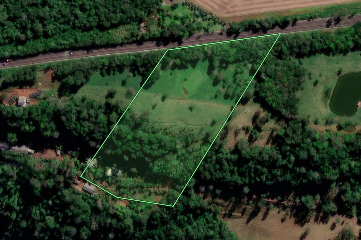 Imagem de satélite do imóvel rural em Nova Erechim (SC), com o contorno declarado no CAR desenhado por cima.