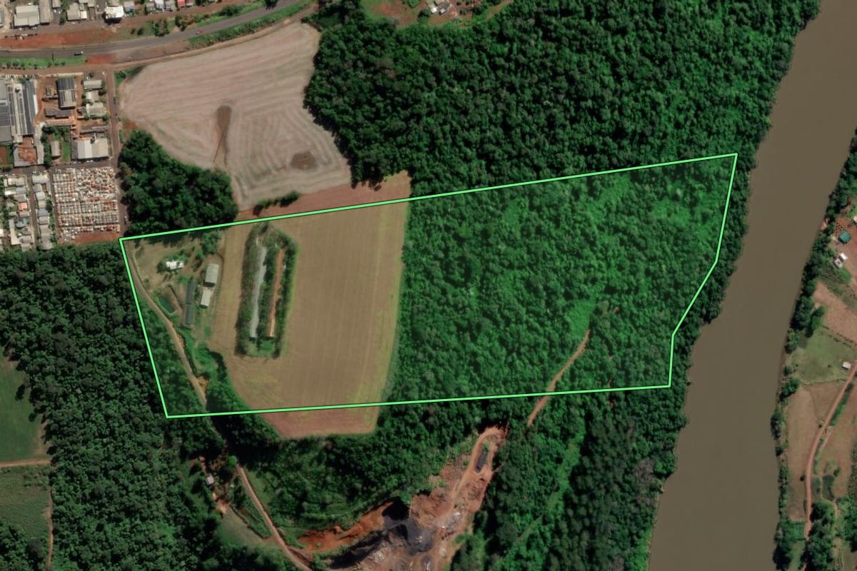 Imagem de satélite do imóvel rural em Nova Erechim (SC), com o contorno declarado no CAR desenhado por cima.