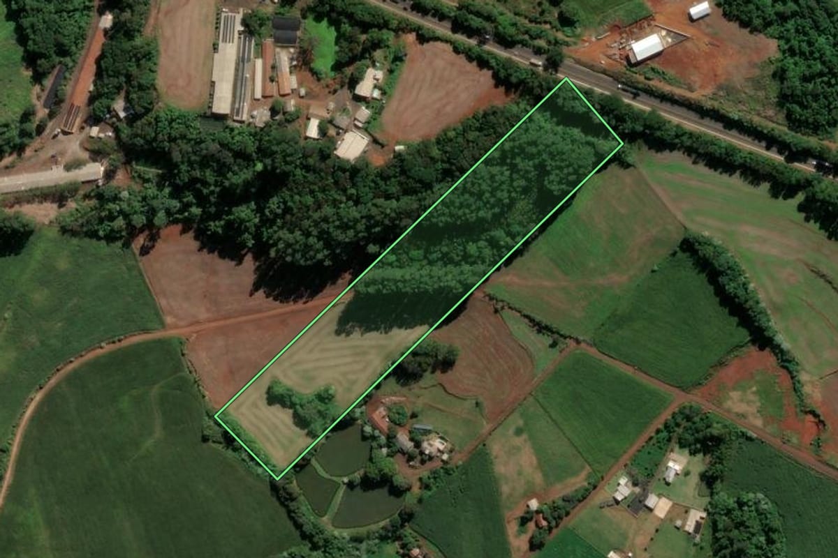 Imagem de satélite do imóvel rural em Nova Erechim (SC), com o contorno declarado no CAR desenhado por cima.