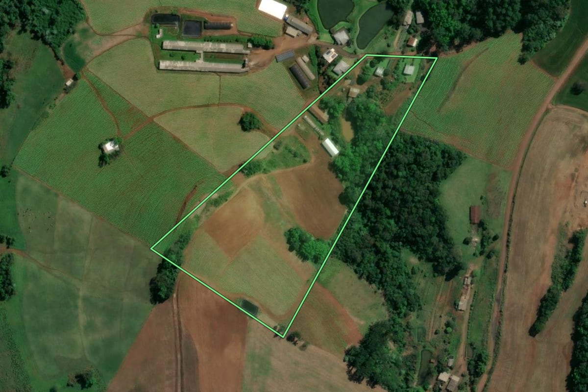 Imagem de satélite do imóvel rural em Nova Itaberaba (SC), com o contorno declarado no CAR desenhado por cima.