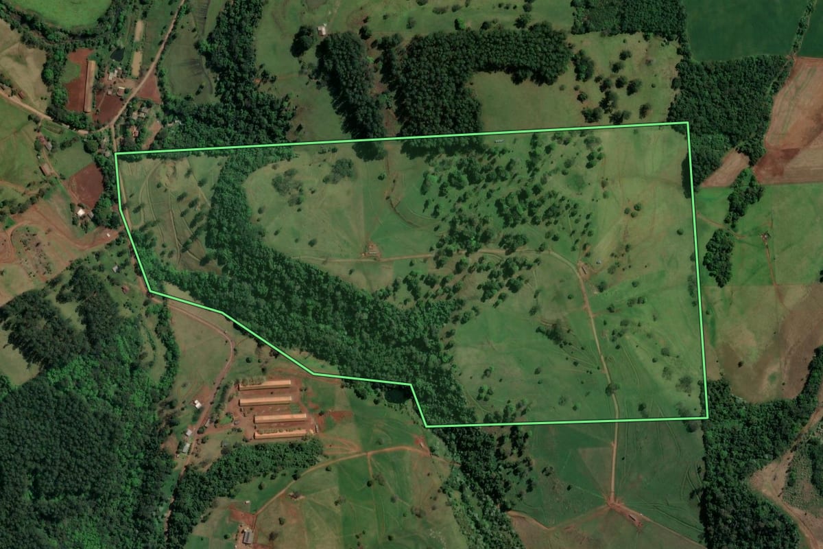 Imagem de satélite do imóvel rural em Nova Itaberaba (SC), com o contorno declarado no CAR desenhado por cima.