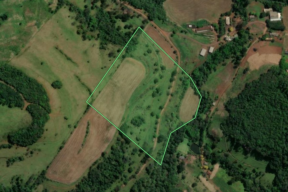 Imagem de satélite do imóvel rural em Nova Itaberaba (SC), com o contorno declarado no CAR desenhado por cima.