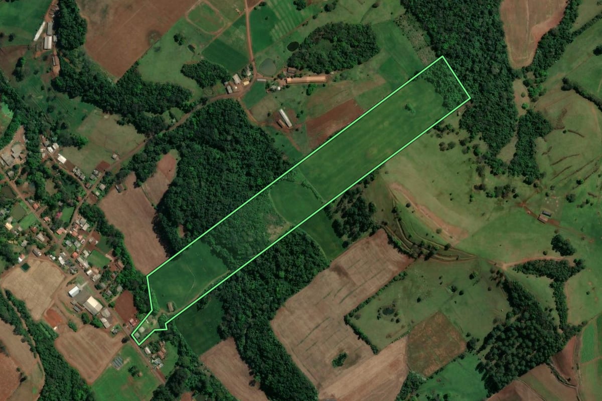 Imagem de satélite do imóvel rural em Nova Itaberaba (SC), com o contorno declarado no CAR desenhado por cima.