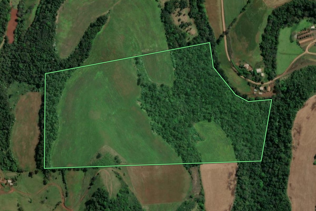 Imagem de satélite do imóvel rural em Nova Itaberaba (SC), com o contorno declarado no CAR desenhado por cima.