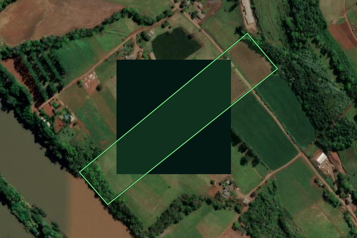 Imagem de satélite do imóvel rural em Nova Itaberaba (SC), com o contorno declarado no CAR desenhado por cima.
