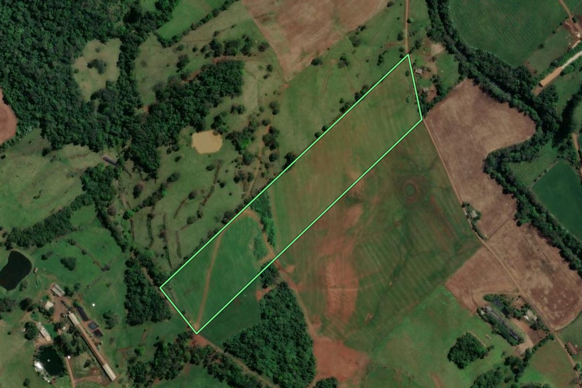 Imagem de satélite do imóvel rural em Nova Itaberaba (SC), com o contorno declarado no CAR desenhado por cima.