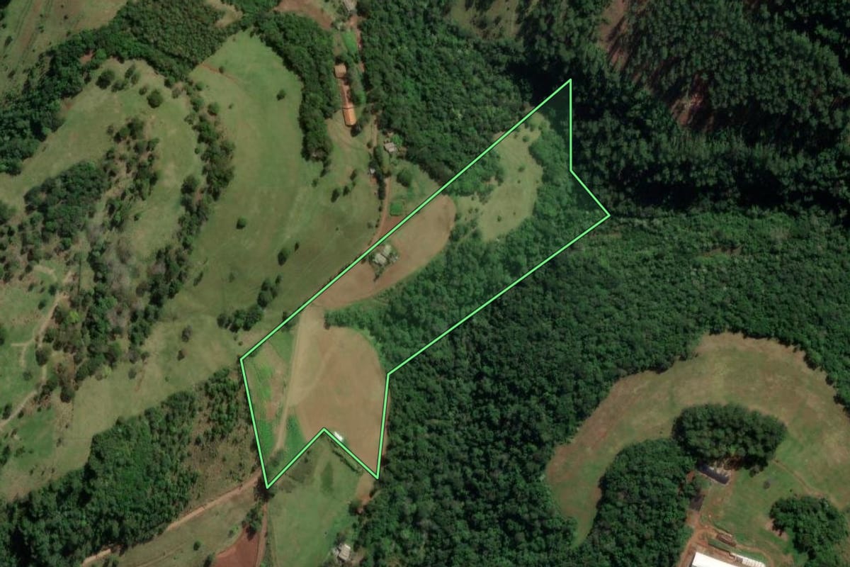 Imagem de satélite do imóvel rural em Nova Itaberaba (SC), com o contorno declarado no CAR desenhado por cima.
