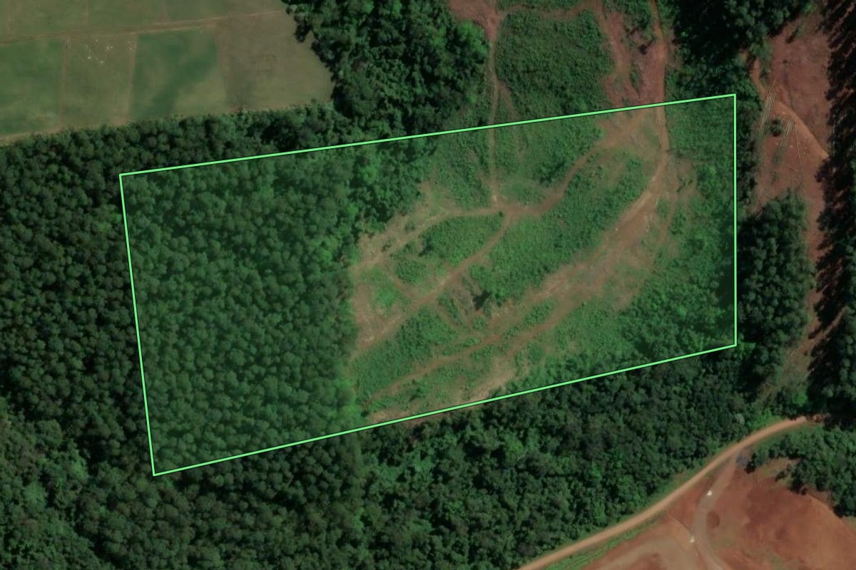 Imagem de satélite do imóvel rural em Nova Itaberaba (SC), com o contorno declarado no CAR desenhado por cima.