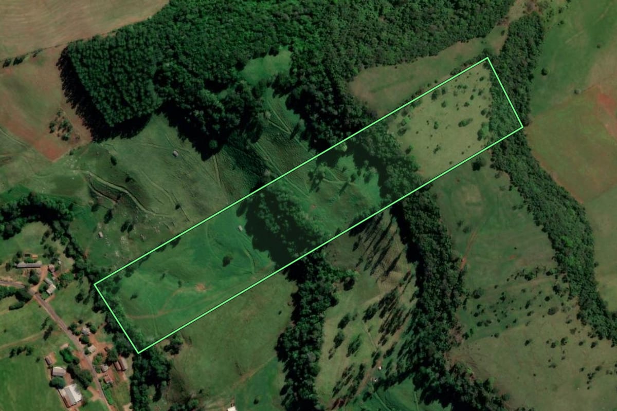 Imagem de satélite do imóvel rural em Nova Itaberaba (SC), com o contorno declarado no CAR desenhado por cima.