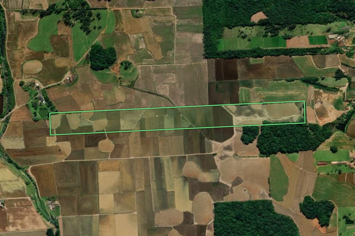 Imagem de satélite do imóvel rural em Nova Veneza (SC), com o contorno declarado no CAR desenhado por cima.