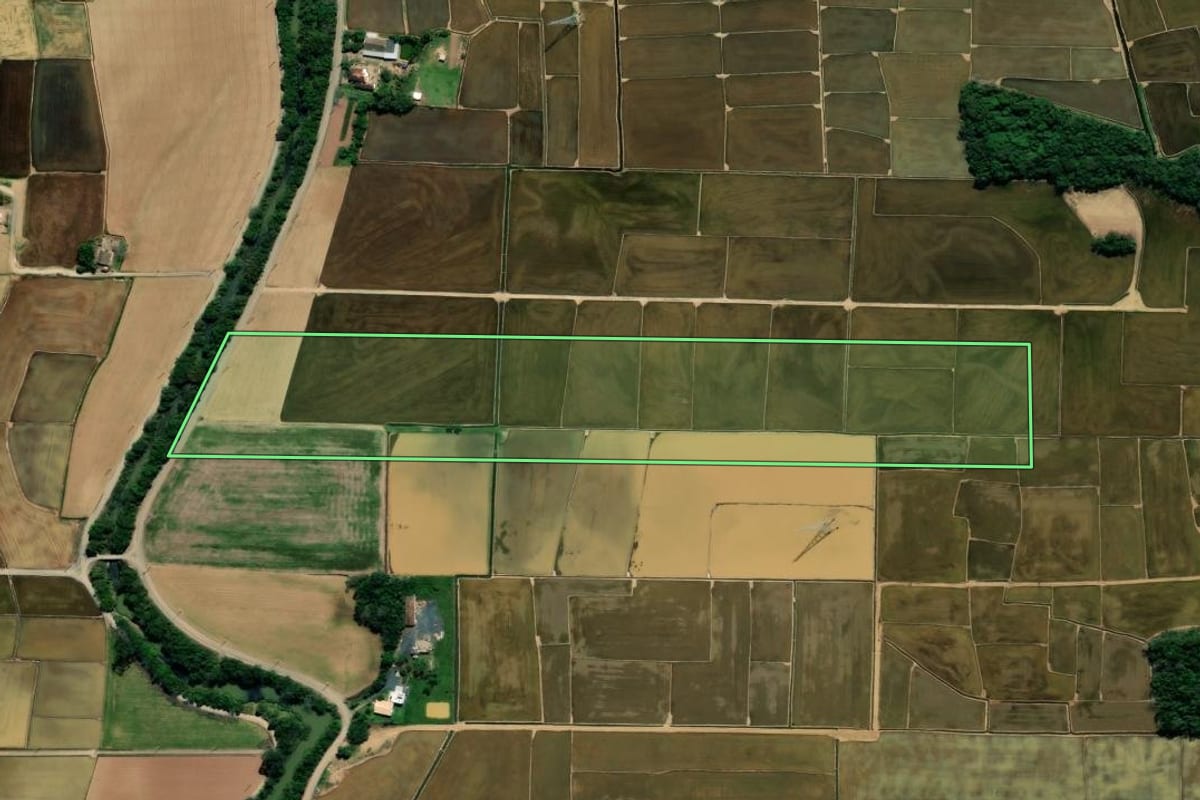 Imagem de satélite do imóvel rural em Nova Veneza (SC), com o contorno declarado no CAR desenhado por cima.